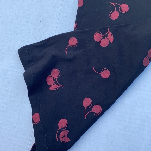 New G by Guess Women's Top SZ XS - Picture 3 of 3